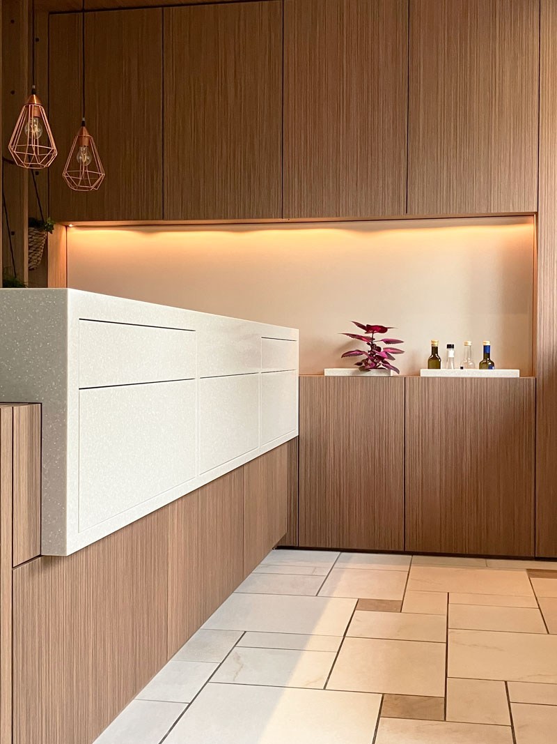 keuken-corian design-noten kastenwand