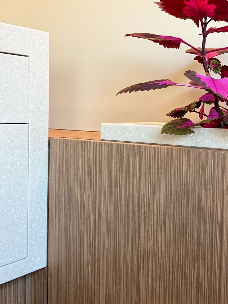 keuken-corian werkblad met noten fronten-kruidenrek