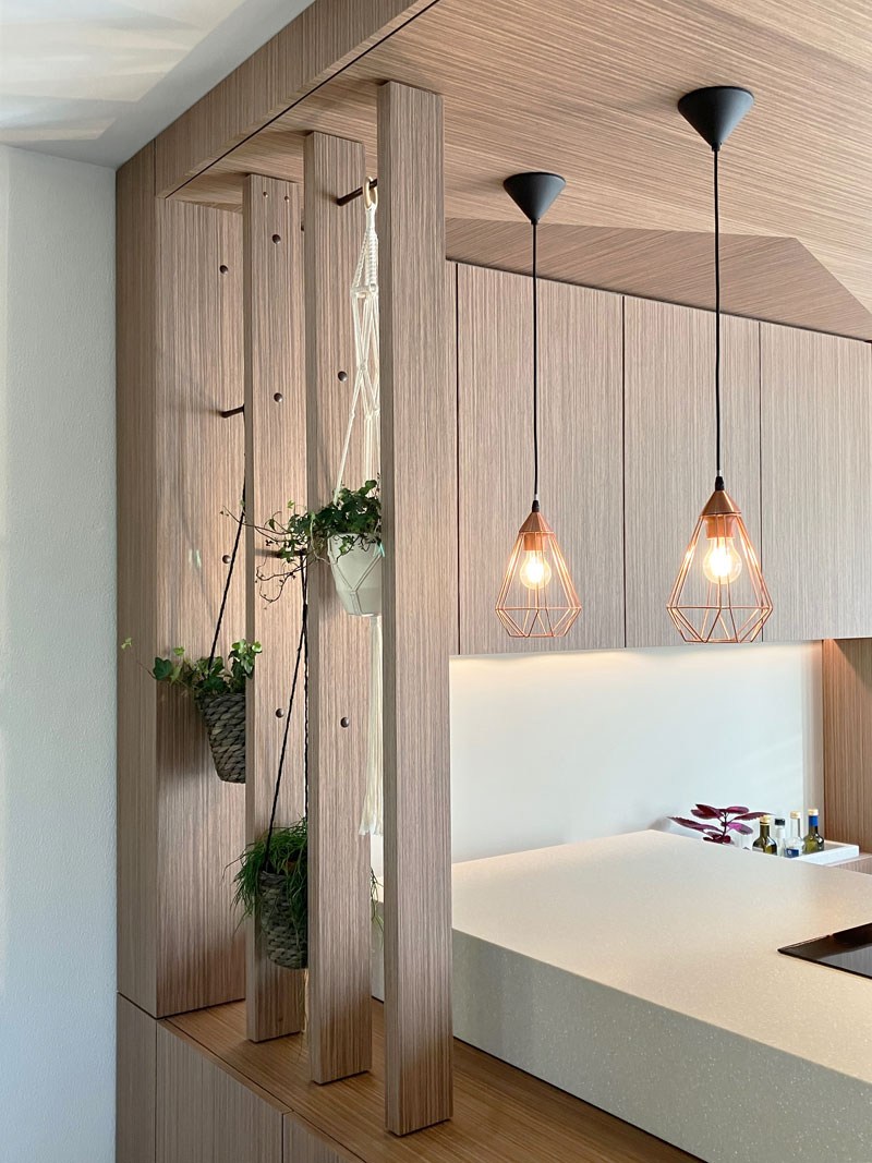 keuken-corian werkblad-noten kastenwand