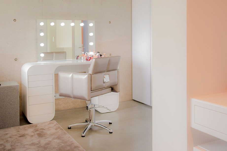 exclusief design meubel-kaptafel in corian-op maat-limburg
