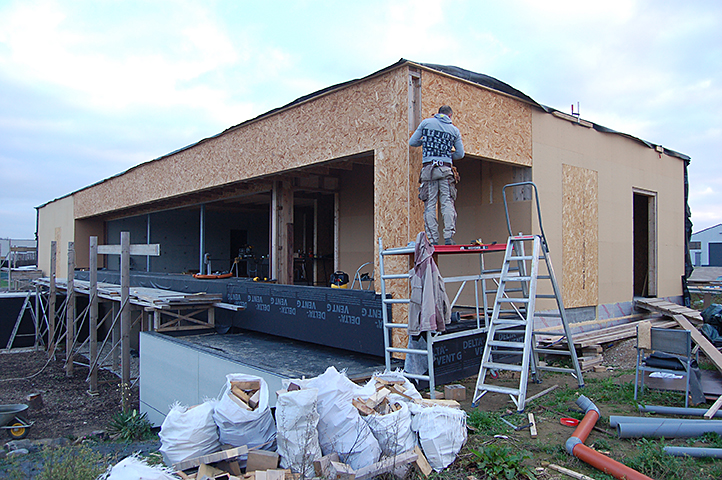 houtskeletbouw woning in aanbouw van typisch hout