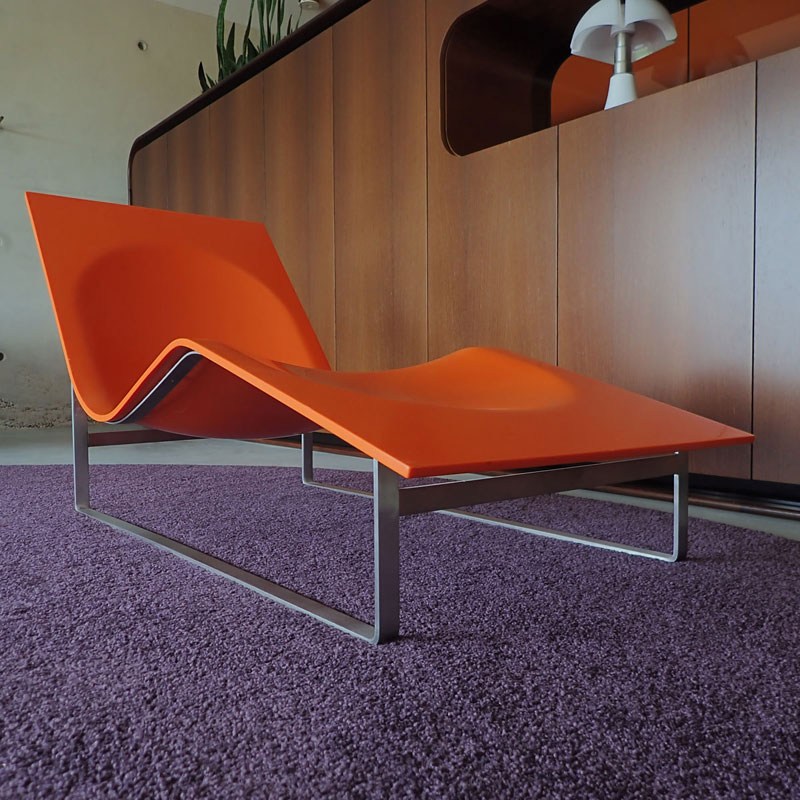 exclusief design meubel-chaise longue in oranje corian-buitenmeubel