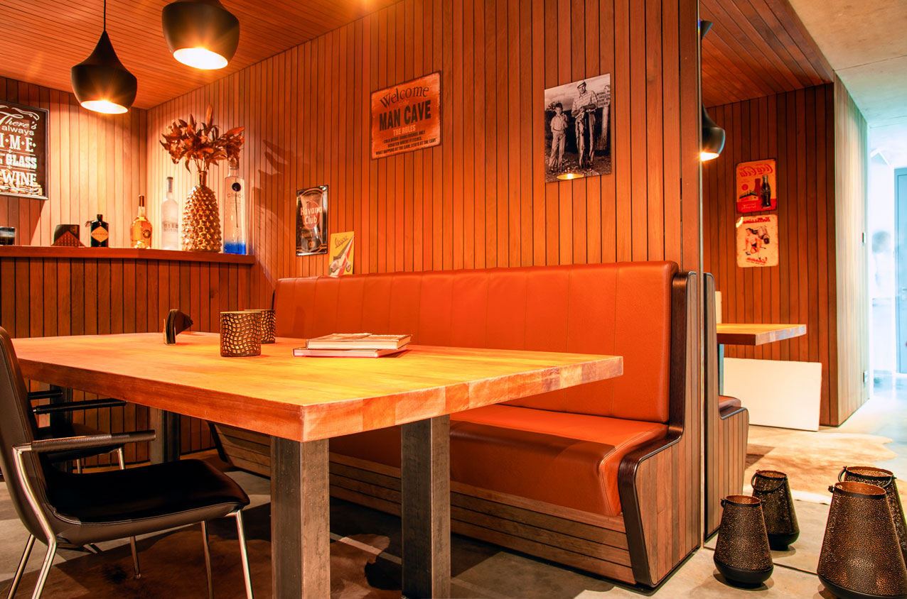 design treinbank op maat gemaakt in massief hout
