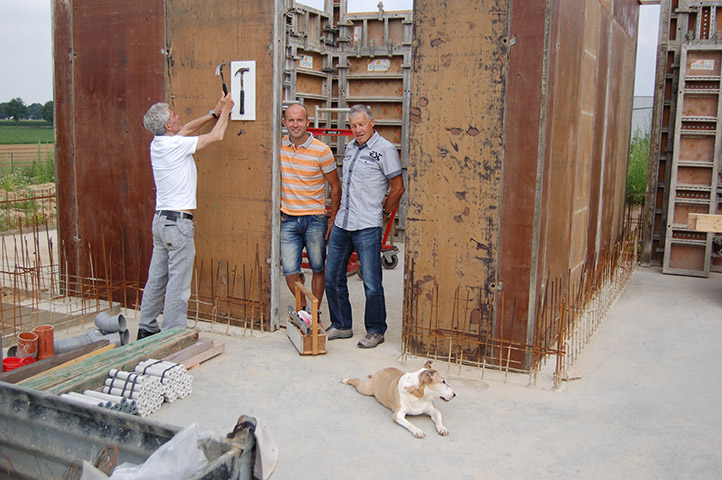 meubelmakerij in aanbouw van typisch hout