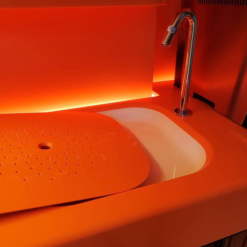 meubel-koffiebar in oranje corian-op maat