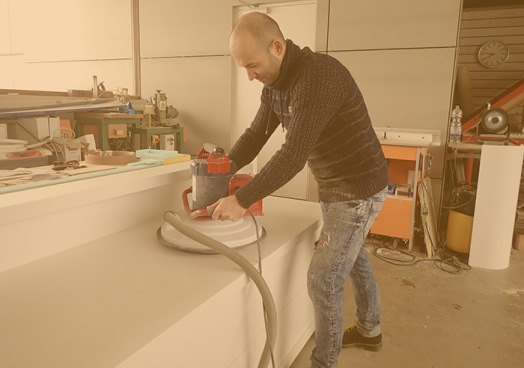 de werkplaats van de meubelmakerij-limburg