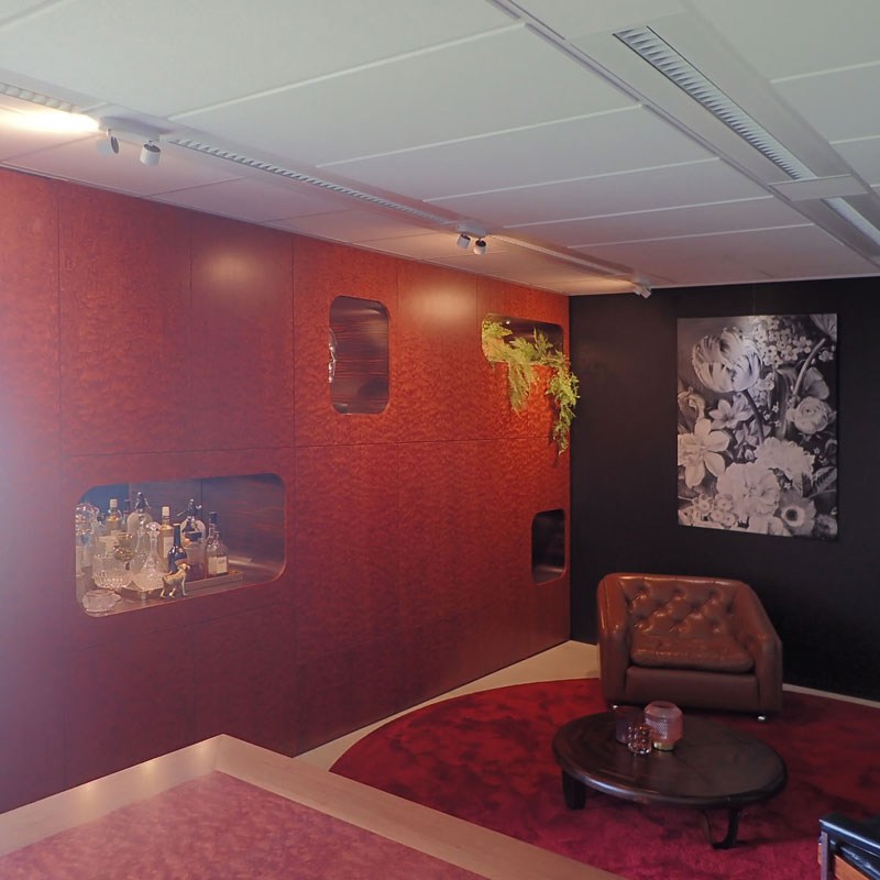 design kastenwand, meubel in bubinga pommele fineer en makkassar op maat gemaakt met ronde vormen