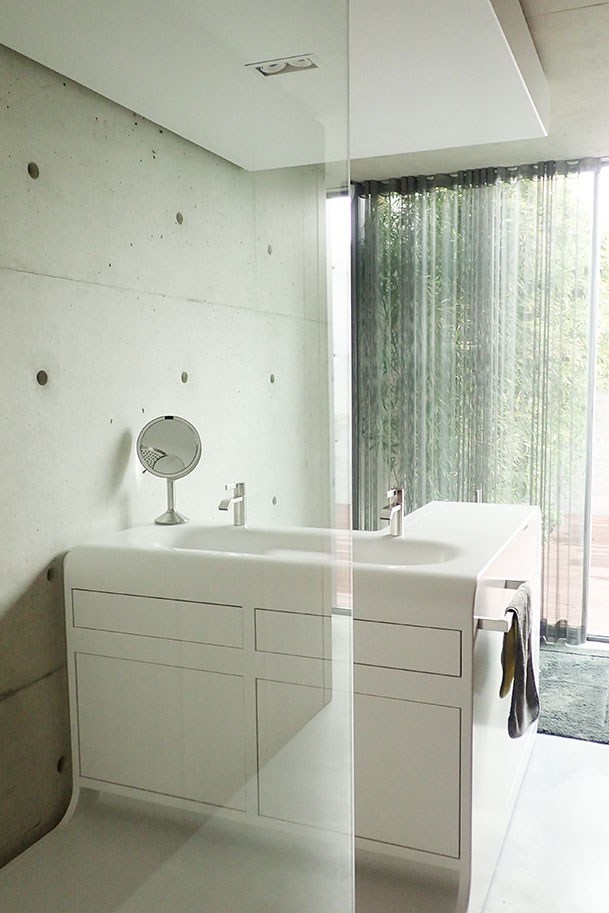 exclusief design badkamer-meubel in corian op maat-limburg-rond