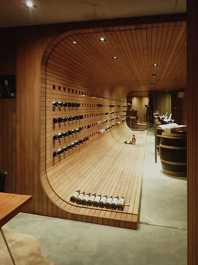 Organische wijnkelder in massief hout – maatwerk