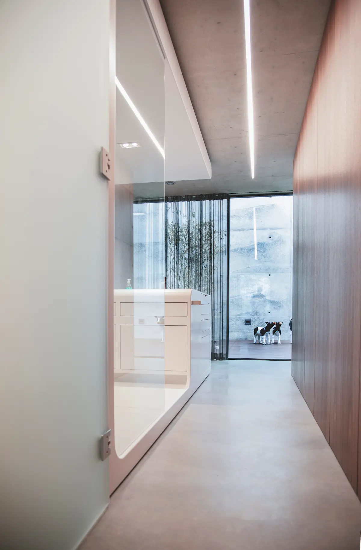 Naadloze badkamer in Hi-Macs – integraal ontwerp