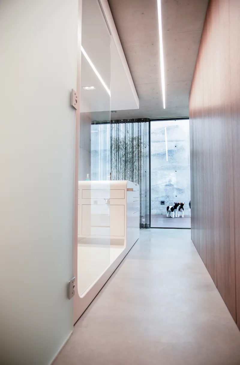 Naadloze badkamer in Hi-Macs – integraal ontwerp