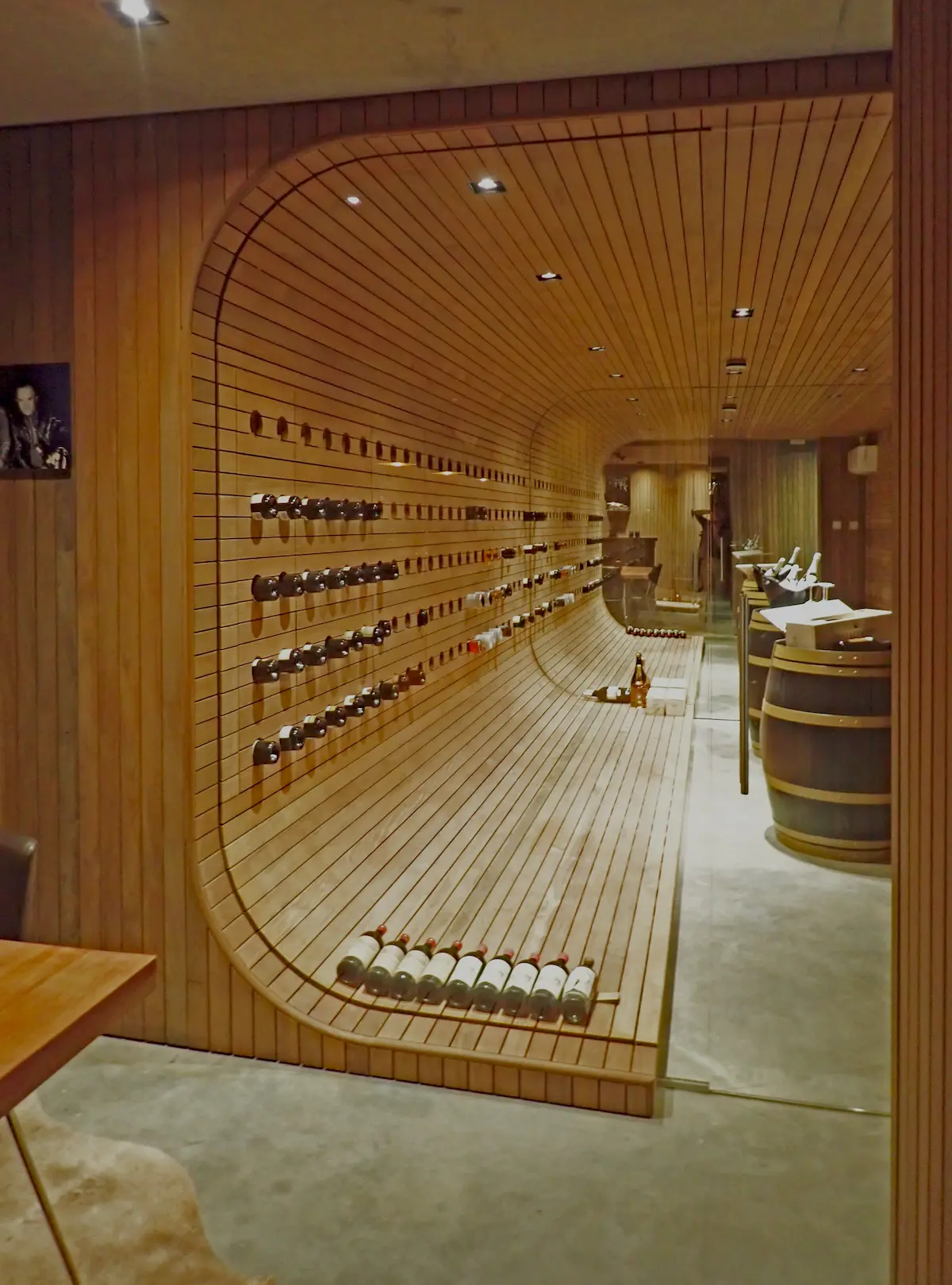 Organische wijnkelder in massief hout – maatwerk